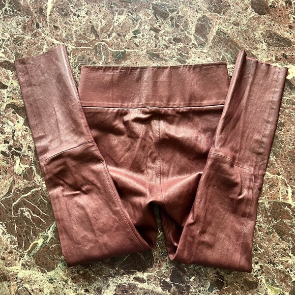 SPRWMN Leather High Waist 3/4 Capri Leggings in Burgundy Red - Picture 3 of 8